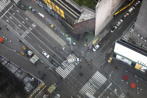 又一场悲剧！美国州际公路发生枪案人受伤嫌犯在逃