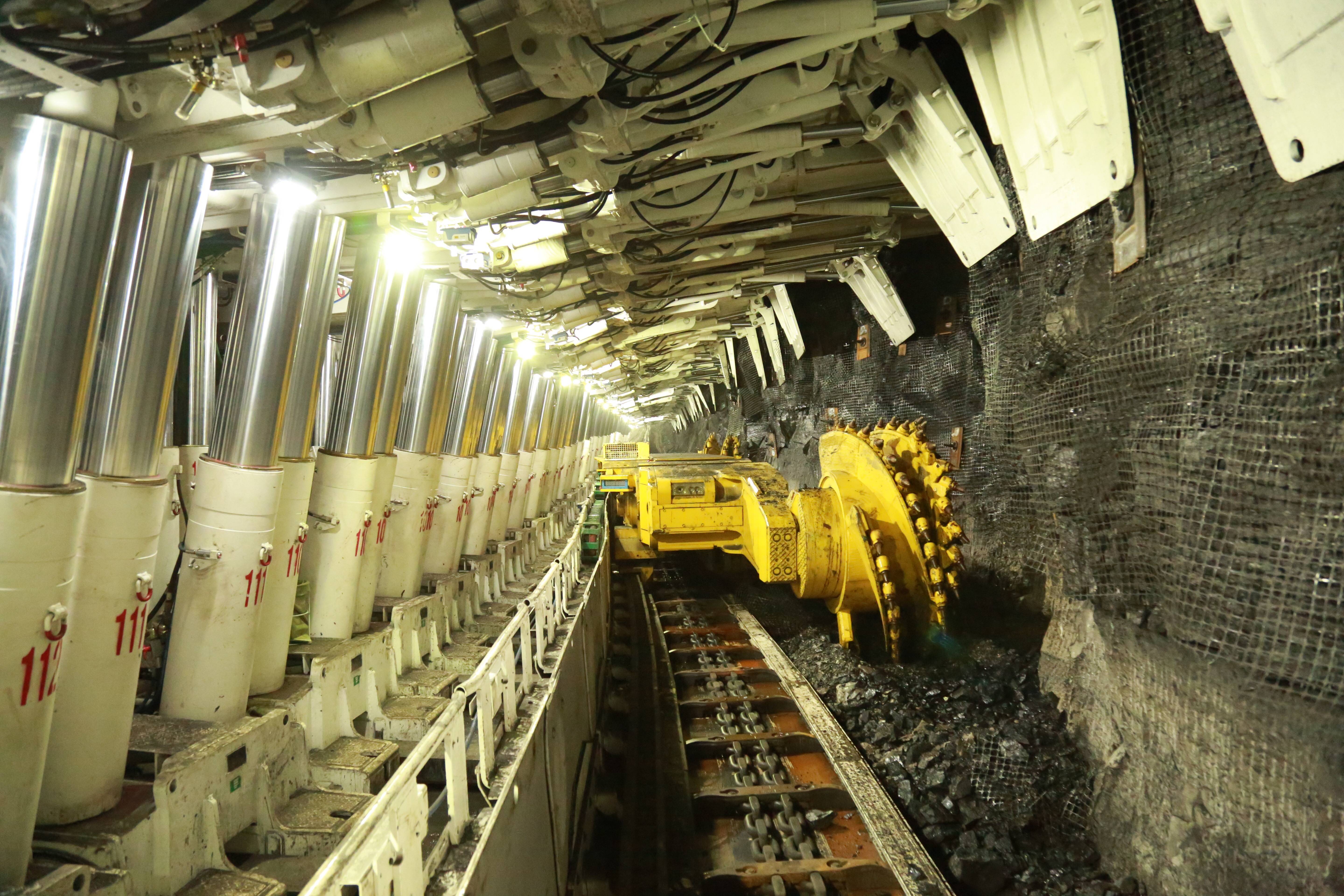 晋矿智造研：山西煤矿综采面智能控制如何提升效率与安全