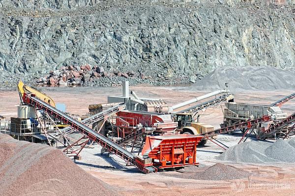 智能装备技术：智能矿用破碎机如何解决传统矿山效率低、能耗高、安全隐患多等痛点