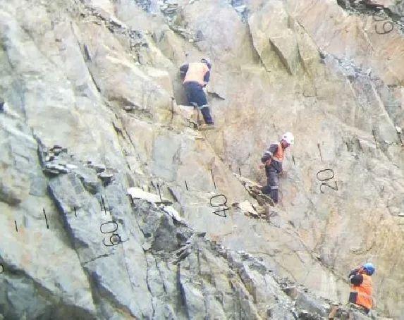 智能装备技术：液压支架如何实现自动化支护，提升采矿安全与效率？