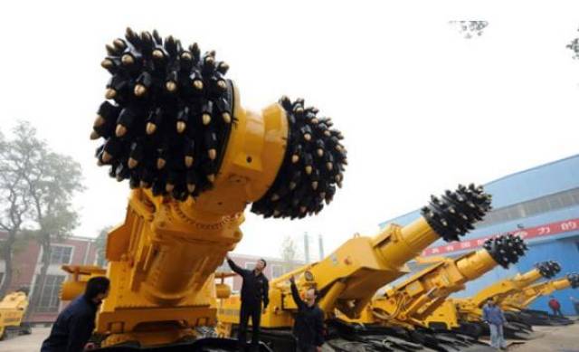 智能装备技术：掘进机截齿优化 - 提升效率与寿命的智能解决方案