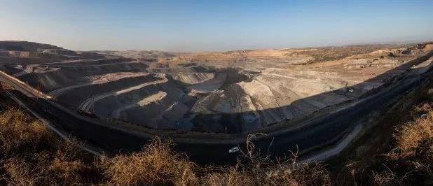 地质数字技术：煤层厚度图谱如何精准透视地下煤层，提升煤矿开采效率与安全