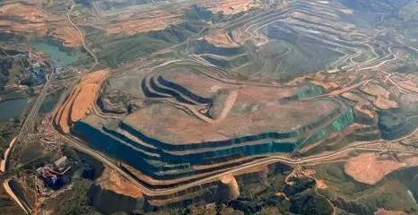 地质数字技术：煤层厚度图谱如何精准透视地下煤层，提升煤矿开采效率与安全