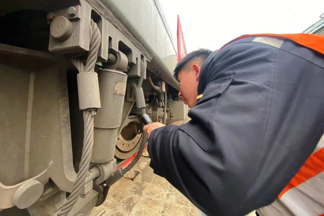 智能装备技术：电机车制动整改 - 告别制动隐患，提升安全与平稳体验