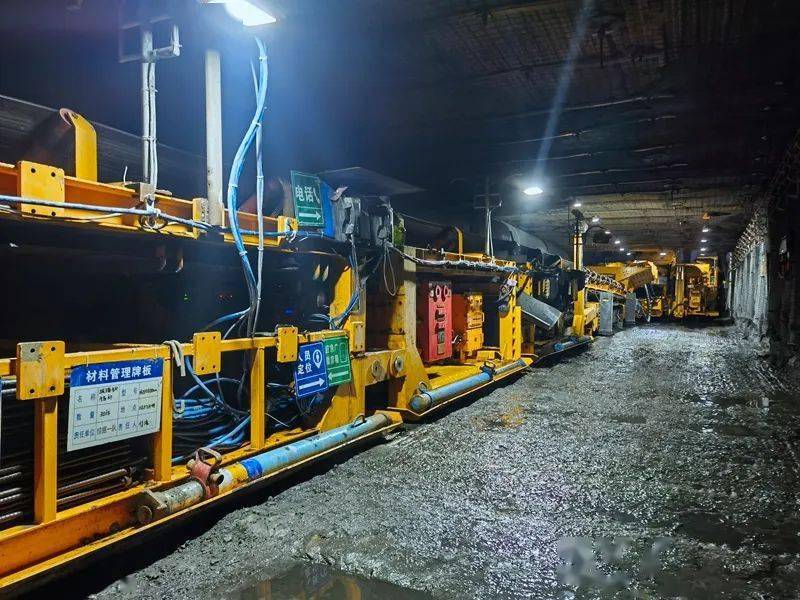 晋矿智造研:转载机负荷优化技术如何轻松提升煤矿生产效率并降低能耗 晋矿智造研:转载机负荷优化技术如何轻松提升煤矿生产效率并降低能耗