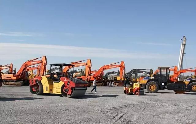 智能装备技术：挖掘机效率提升 - 让挖掘机更智能、更省油、更高效